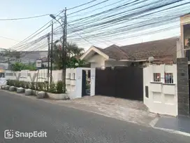 Disewa Rumah 2 lantai di Cipete  ada kolam renang lokasi bagus