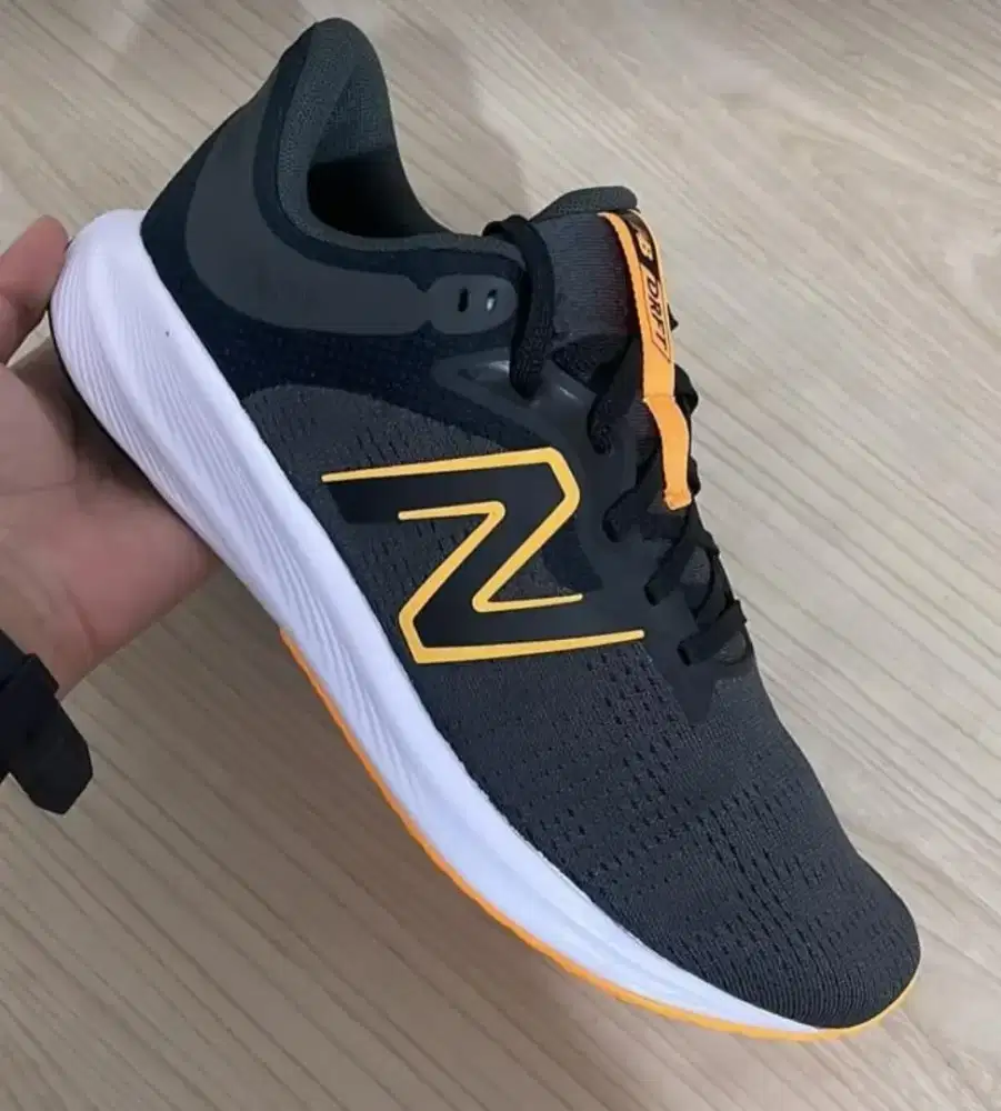 Sepatu New balance ori store