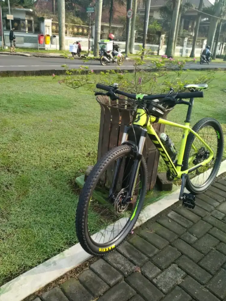 Sepeda MTB Scott scale 780
