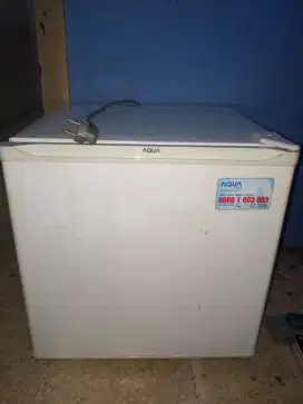Kulkas Mini AQUA D50F