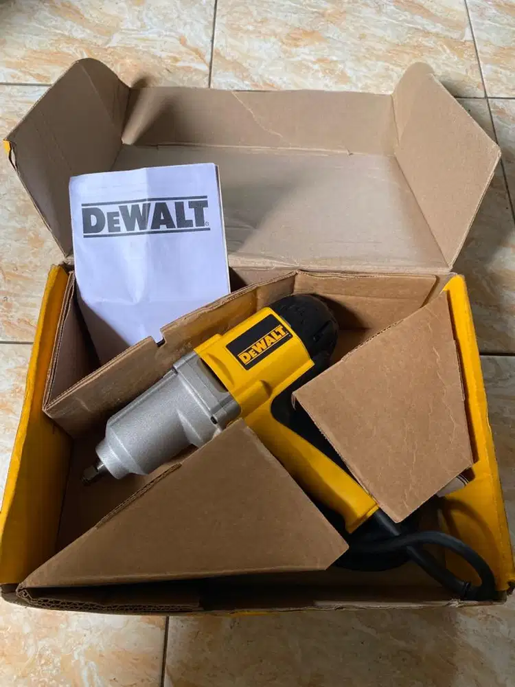 Mesin Impact Wrench DeWALT DW293