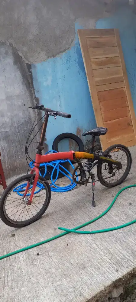 Sepeda lipat bekas