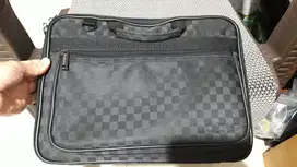 Tas laptop atau tab
