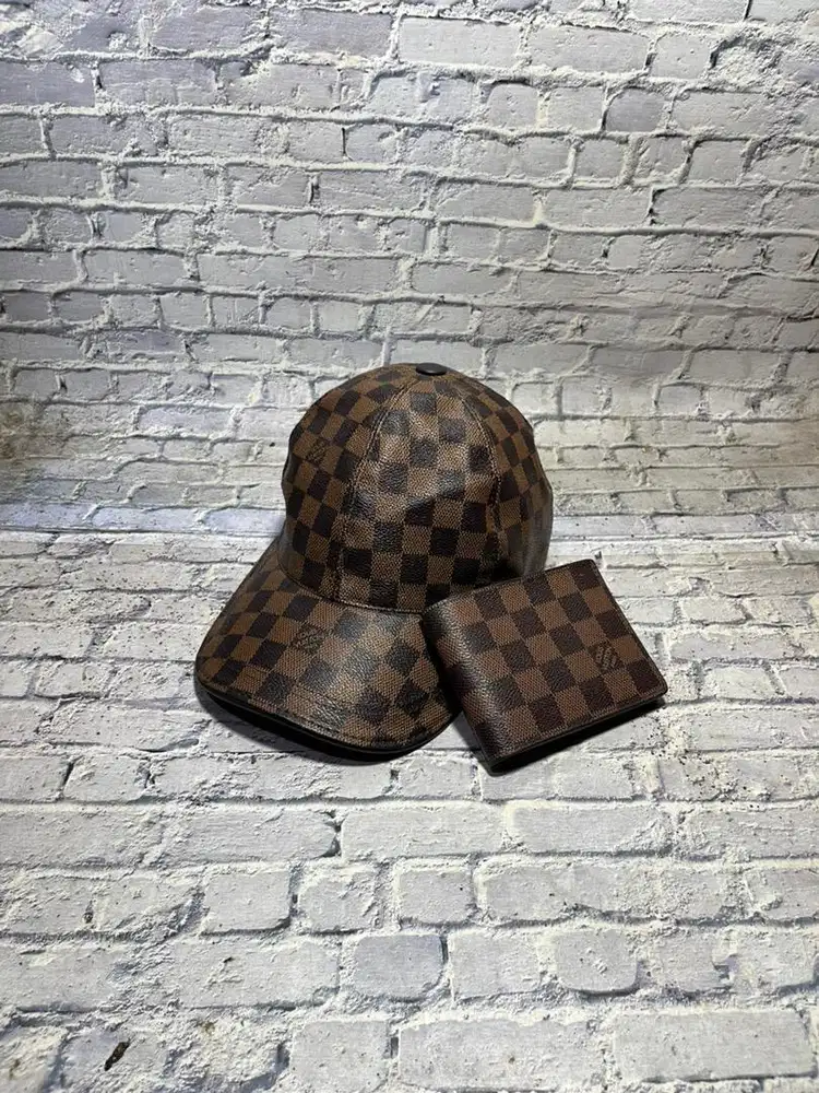 Dompet dan topi sepaket