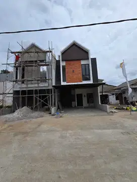 Rumah Private rooftof,Strategis dekat Toll Dan LRT cibubur Junction