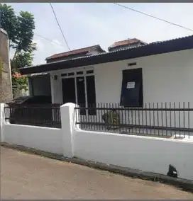 Rumah Nyaman di Komplek Jakapurwa Ciwastra