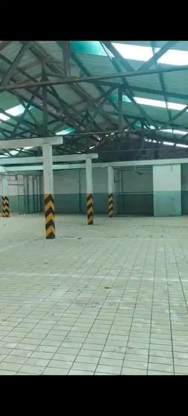Bangunan bekas showroom bisa utk gudang barang e commerce di bogor