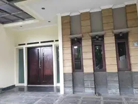 Rumah Nyaman Minimalis di Singgasana Pradana