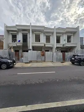 Rumah Baru Design Classic Jalan Lebar Di Cempaka Putih Jakarta Pusat