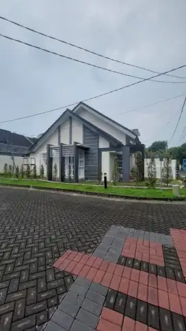 Dijual Rumah Hook Puri Safira Menganti LT153m² Furnish Nego