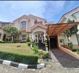 Rumah Mewah di Komplek Alamanda Dago Permai