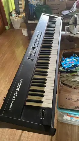 Keyboard/digital piano RD 300SX dan ampli