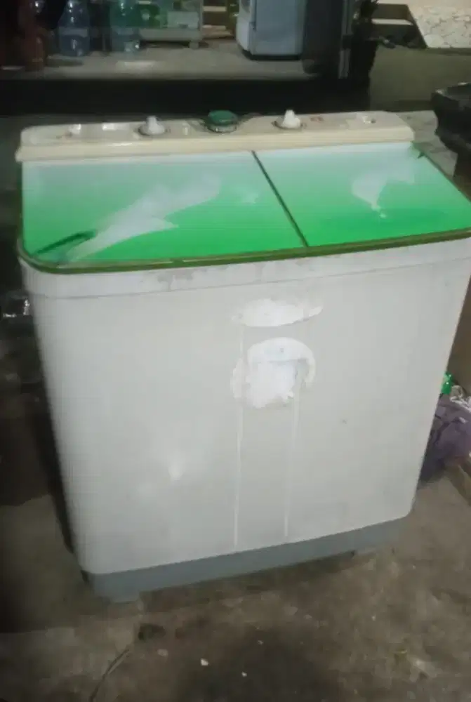 Mesin cuci 2tabung merek daimitsu 8,5,kg