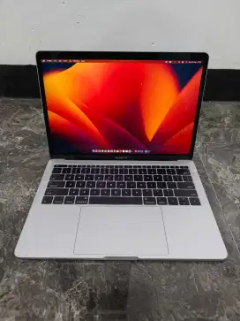 Macbook pro 13 inch 2017 i5 8/512