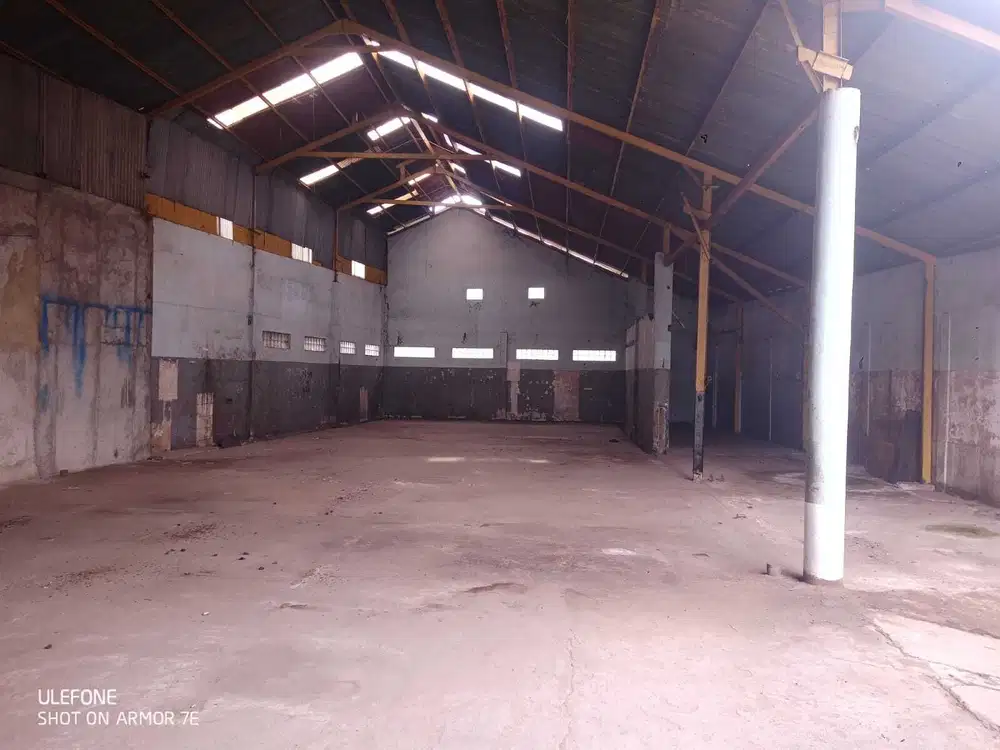 Gudang Tengah Kota Jalan Rajawali Dadali
