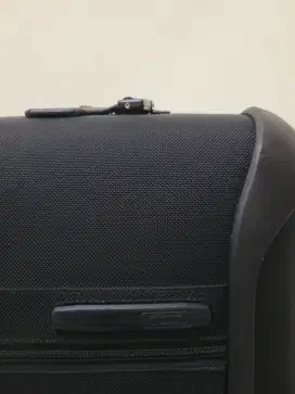 Koper tumi alpha II carry on spinner