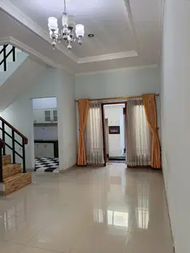 Rumah Nyaman Strategis di Suryalaya