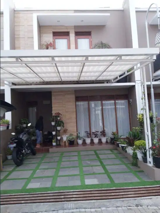 Jual rumah sejuk 3 lantai 5 KT, komplek Pesona Bali Ciwaruga Bandung