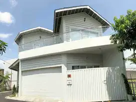 Rumah Amerika Clasic Cantik Siap Huni di Ngringo hanya 5 menit ke UNS