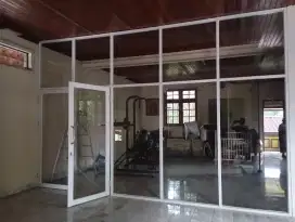 Partisi alumunium kaca dan gypsum