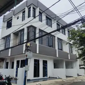 Rumah 3 Lantai Lokasi Strategis Dipusat Kota