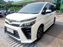 Toyota Voxy 2.0 thn. 2018, matic, putih, mulus