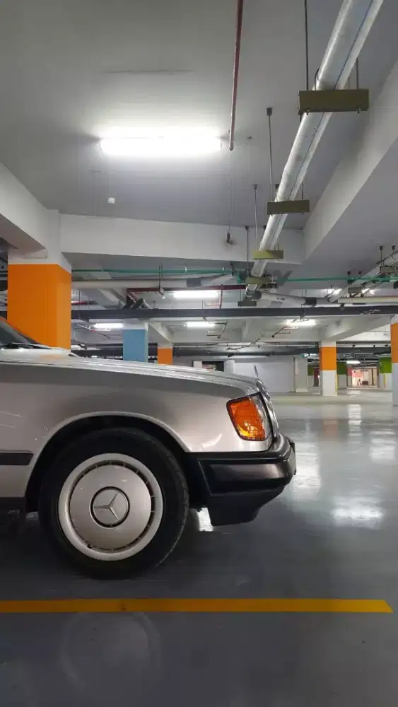 Mercedes-Benz 300E list becak