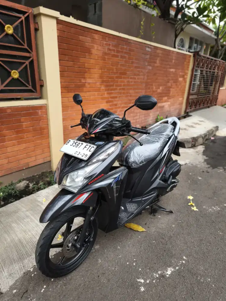 Bissmillah dijual motor Honda Vario kzr 2014 istimewa