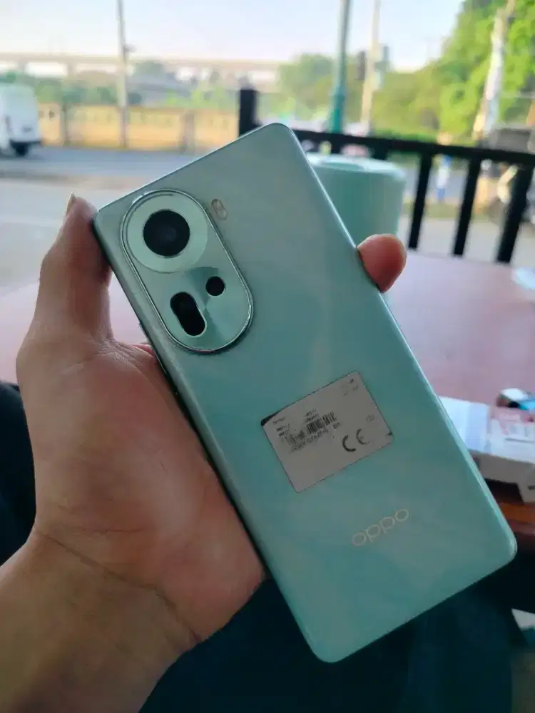 Oppo Reno11 5g
ram 8/256
dual camera 
kelengkapan fulset sampe nota