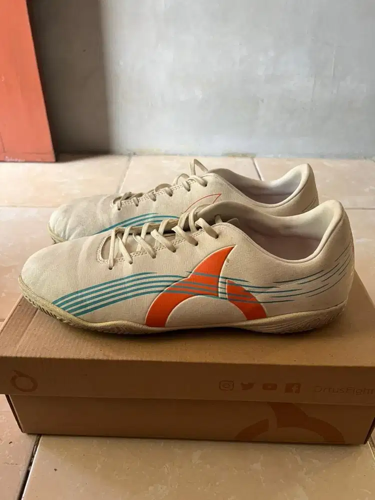 sepatu futsal pria