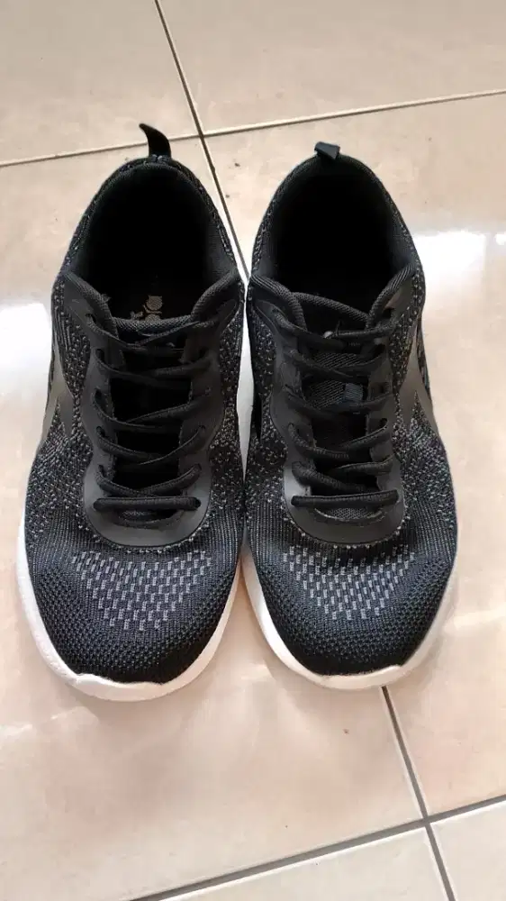 SEPATU RUNNING DIADORA- DIJUAL CEPAT!!