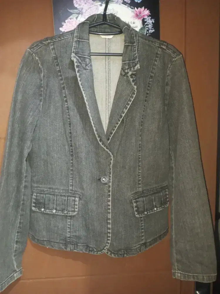 Dijual cepat Dua jaket jeans wanita