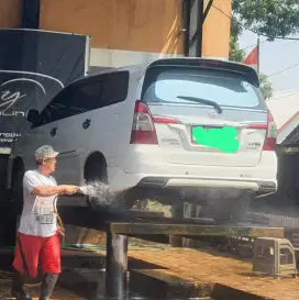 Kijang Innova Barong