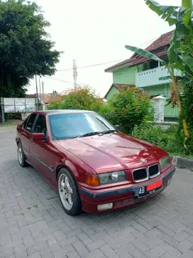 Mobil BMW 320i 1996