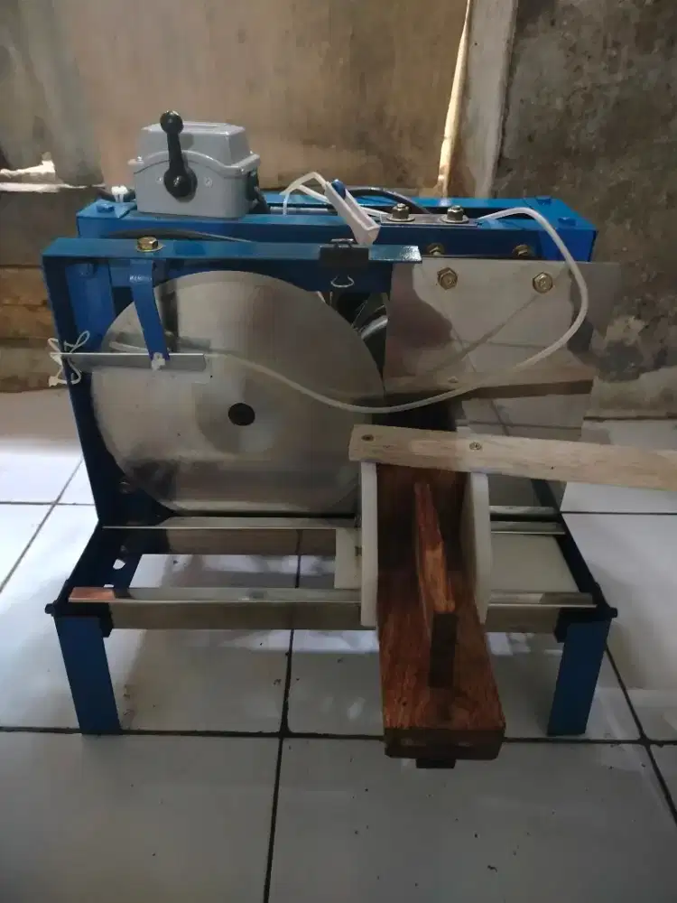 Mesin Perajang Tempe, singkong, pisang atau Cutter Machine.