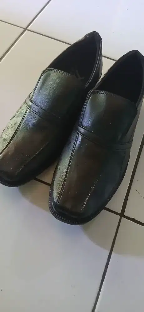 Sepatu baru edisi salah beli