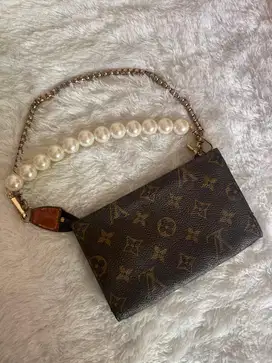 L*uis Vu*tton Pochette