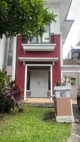 Dijual cepat Rumah cantik Taman Crystal Gading Serpong Tangerang