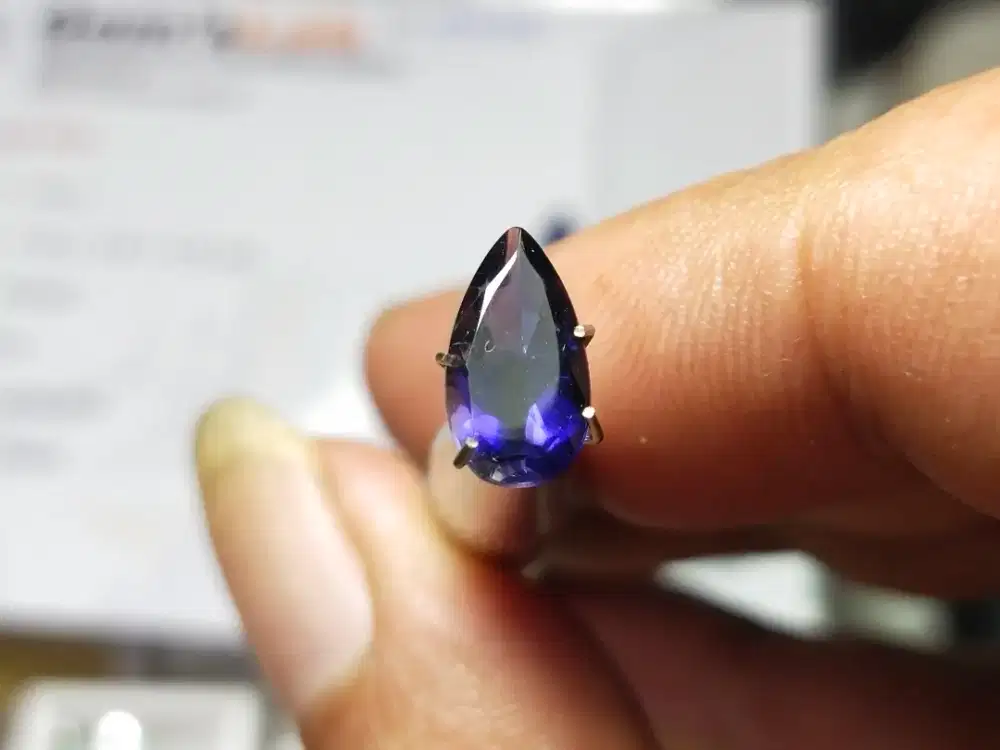 Natural Iolite 1.60 Ct Bersertifikat