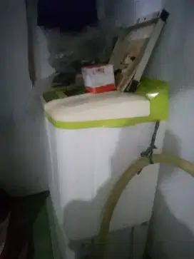 Mesin cuci merek Polytron