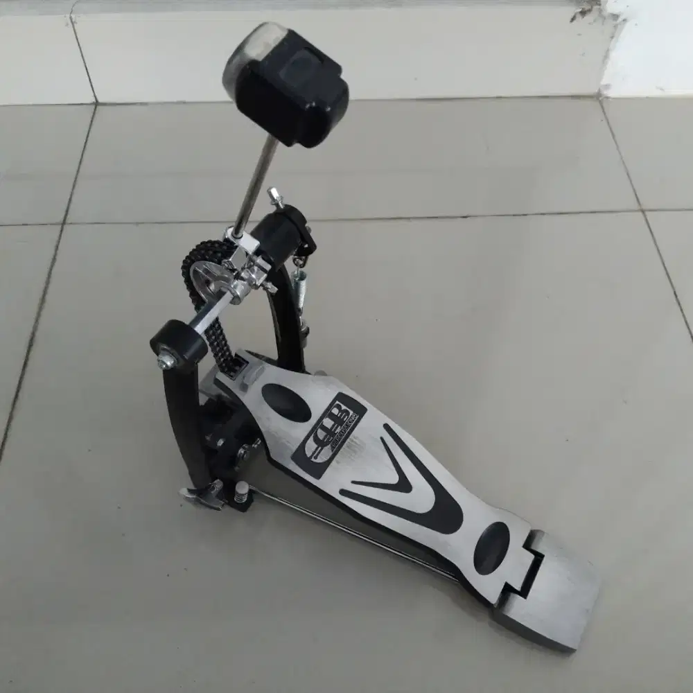 SINGLE PEDAL DRUM DB PERCUSSION