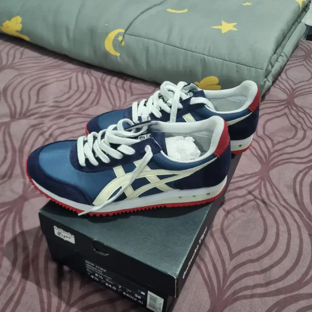 Sepatu Onitsuka Tiger size 38 Baru