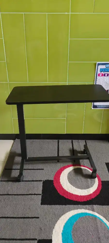 Meja makan pasien kondisi bagus