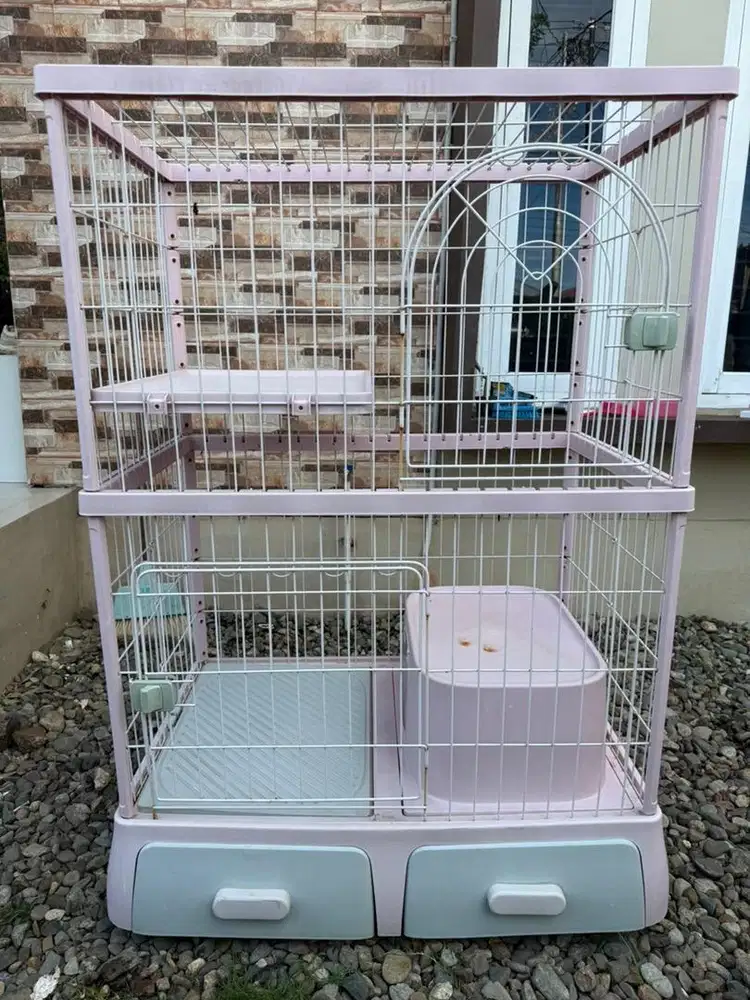 Kandang kucing warna pink