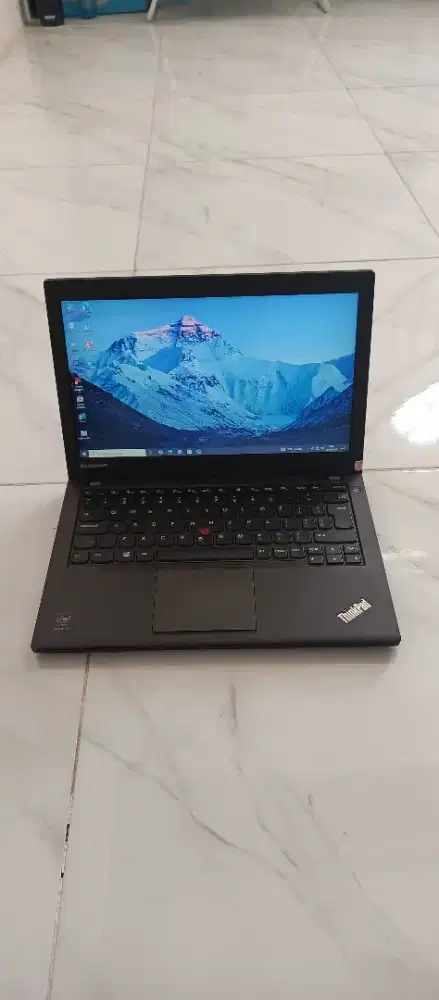 Thinkpad core i5, ram 8 GB, SSD 128 Gb