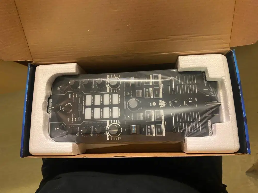 Reloop Mixtour Pro Dj Controller + Modular Bag