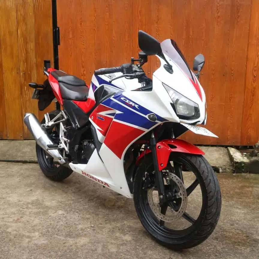 HONDA CBR 150 R 2015 SURAT LENGKAP PAJAK PANJANG KONDISI PRIMA
