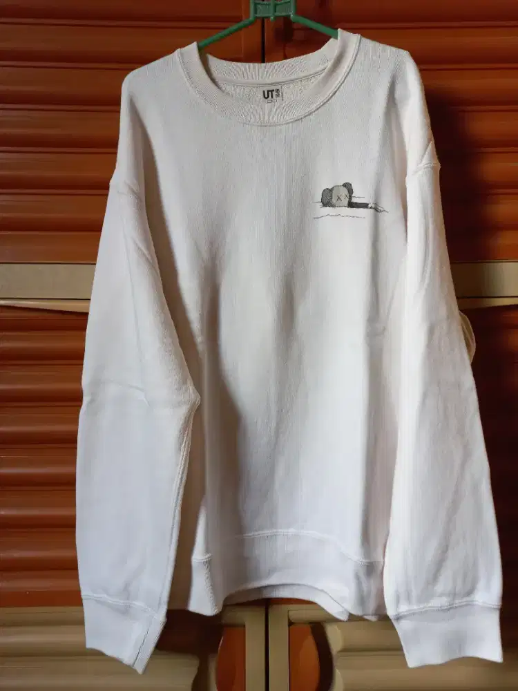 SECOND - 100% ORIGINAL UNIQLO X KAWS 2023 WHITE SWEATSHIRT