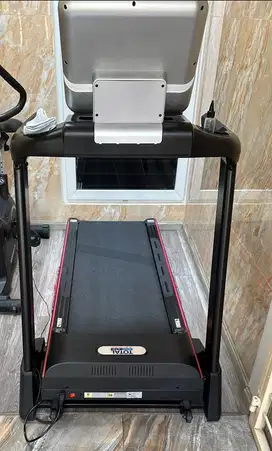 Dijual treadmill merk Total tipe TL 126,terawat dan pemakaian pribadi