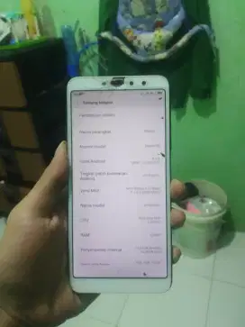 Jual aja lagi Bu buat beli susu anak